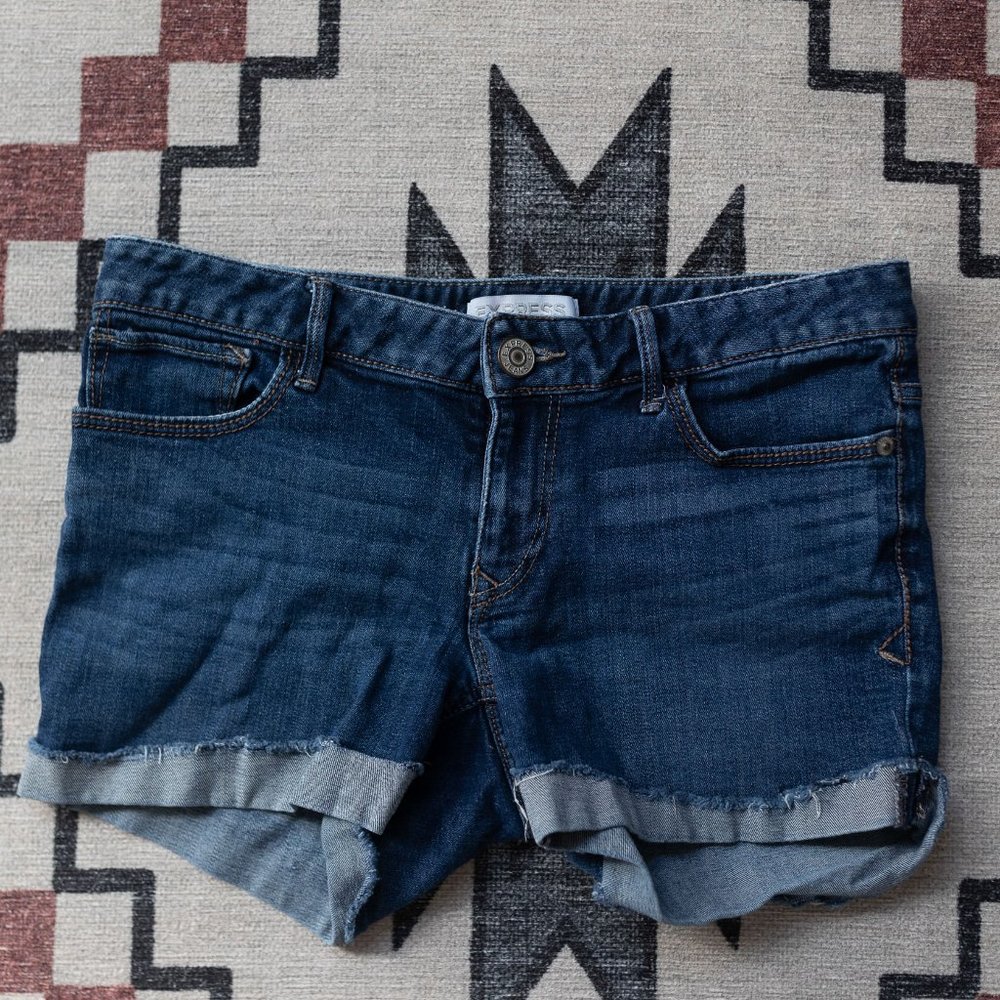 EUC Low/Mid-Rise Medium Wash Folded Frayed Hem Jean Shorts